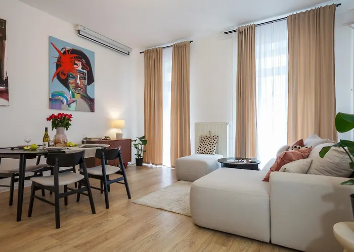 Oomph Berlin 3Br Apt With Light Tones And Artwork
