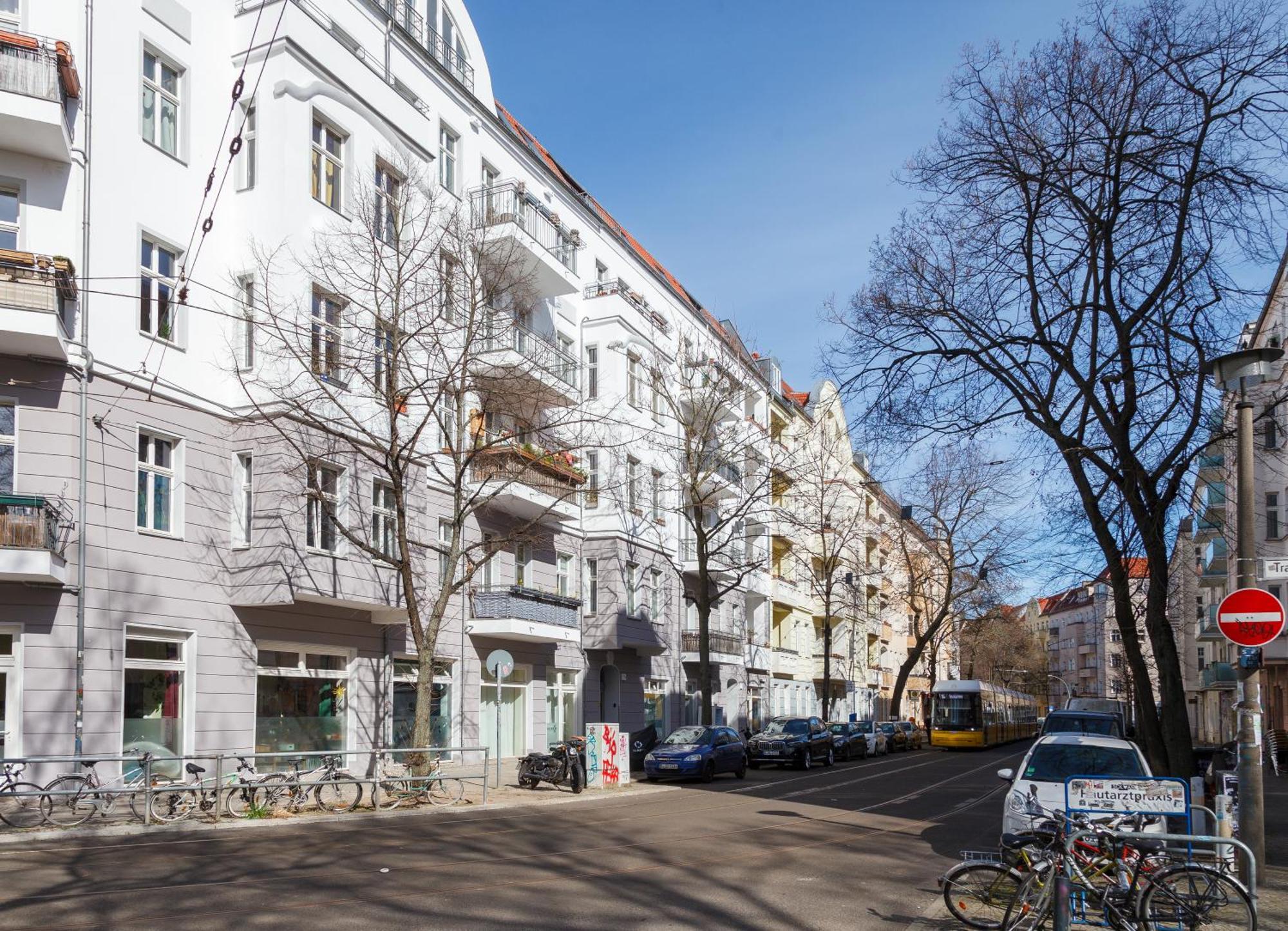Apartment Oomph 3br With Light Tones And Artwork Berlin