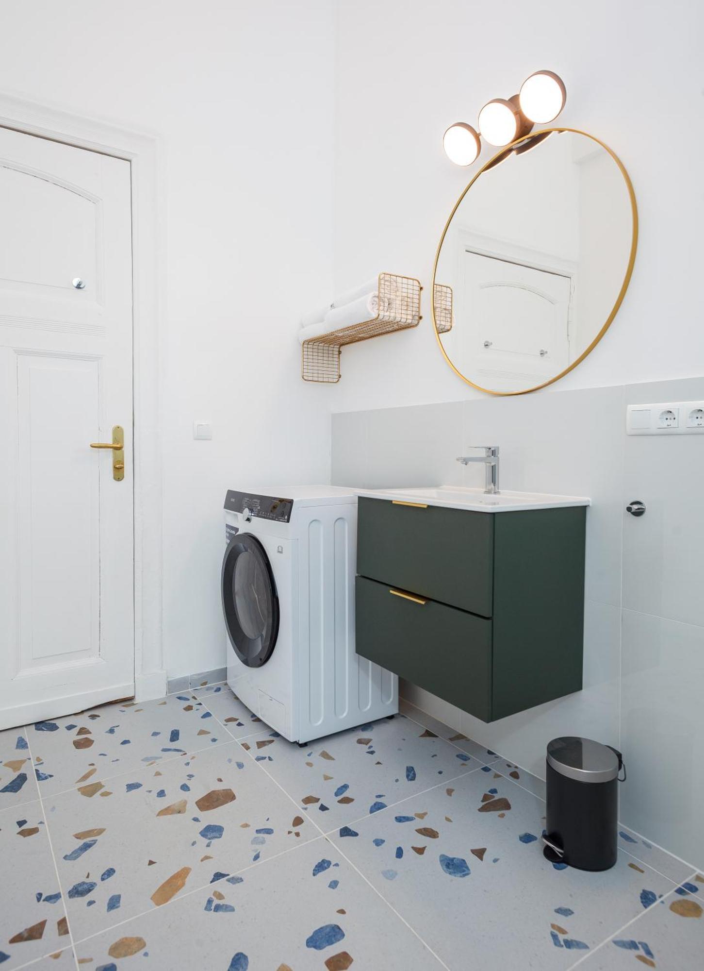 Apartment Oomph 3br With Light Tones And Artwork Berlin