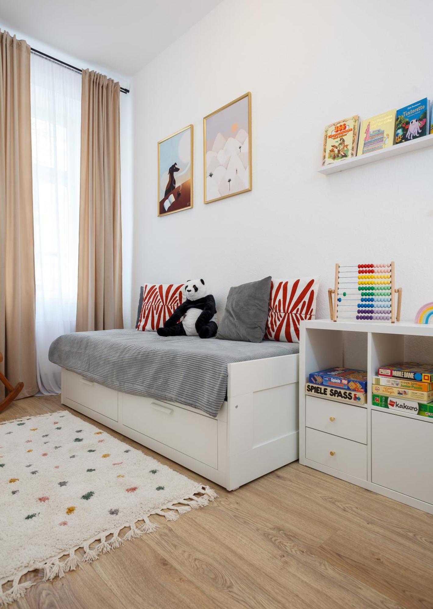 Oomph 3br With Light Tones And Artwork * Berlin